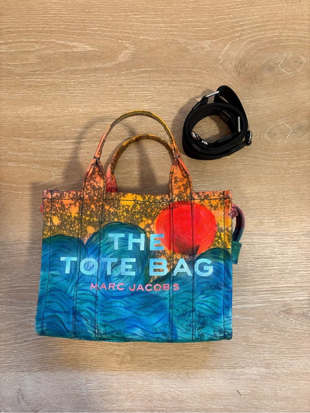 Small Marc Jacobs “Ride the Wave” 🌊☀️ The Tote Bag